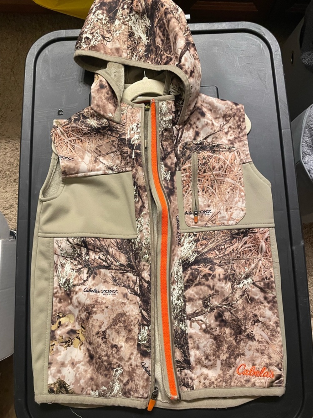 Cabela's Realtree Camo Zonz Western Hooded Vest